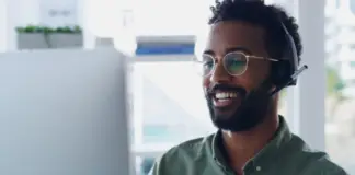 Quelle est la différence entre un casque monaural et un casque binaural ?